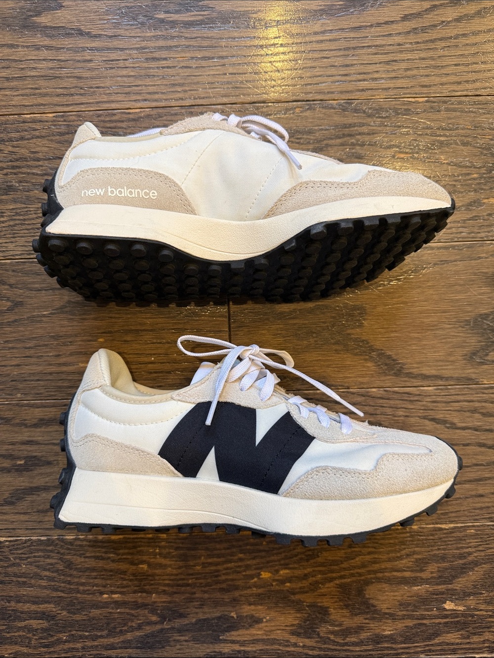 New Balance 327 Sea Salt and Black Colourway